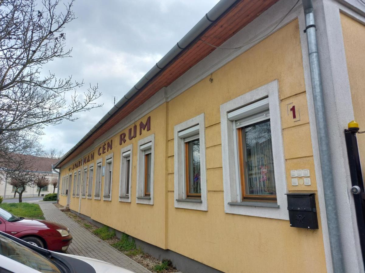 Apartmancentrum Gyula Eksteriør bilde